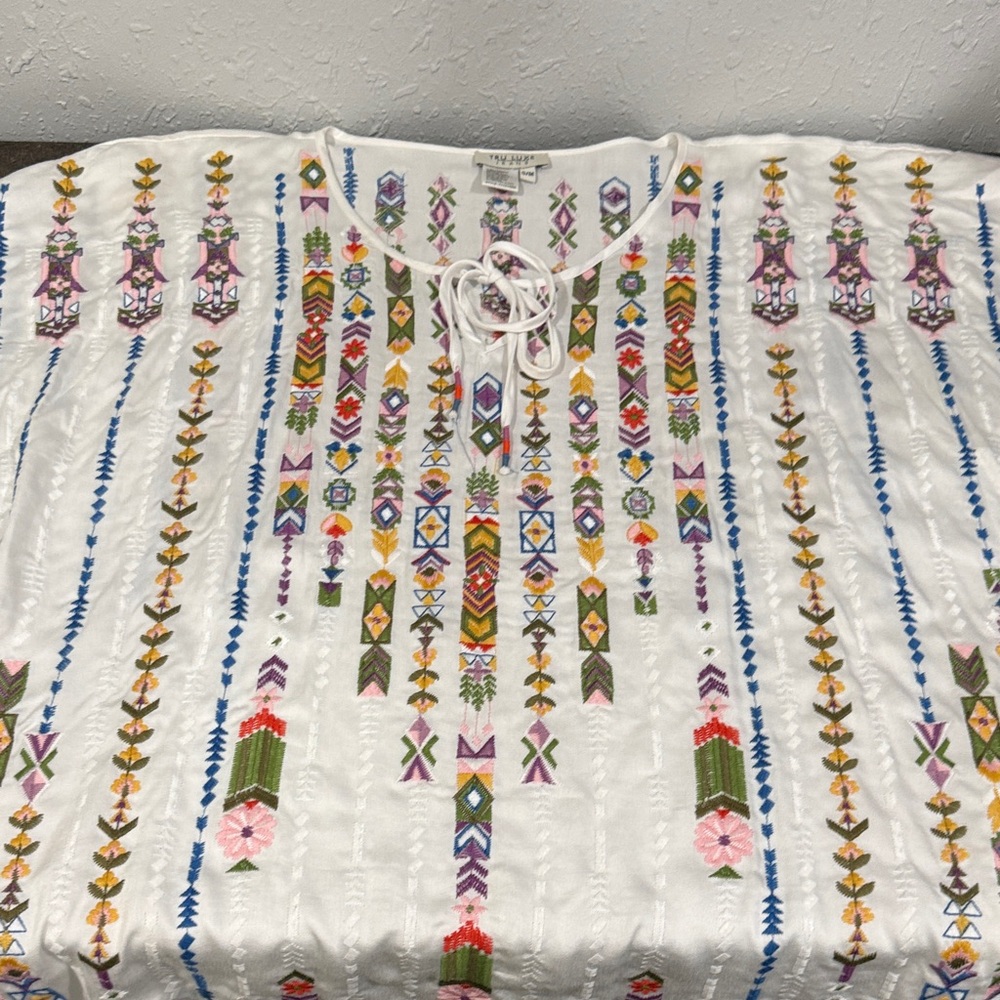 Vintage White Embroidered Tie-Front Boho Tunic with Multicolor Accents - Picture 5 of 9